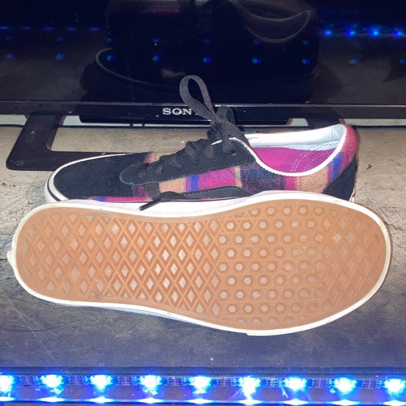 Vans - Picture 3 of 3